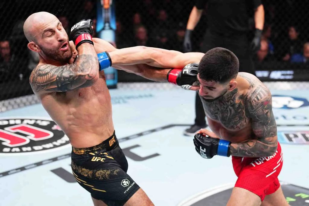 Ilia Topuria se proclama campeón de la UFC tras noquear a Alexander Volkanovski