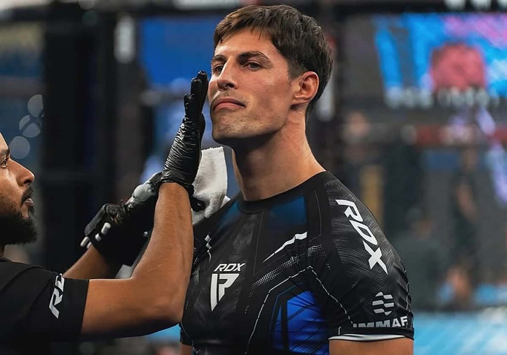 Oliver Buendía, de gimnasta que escalaba edificios a la jaula de WOW: «Me gusta superar el miedo»